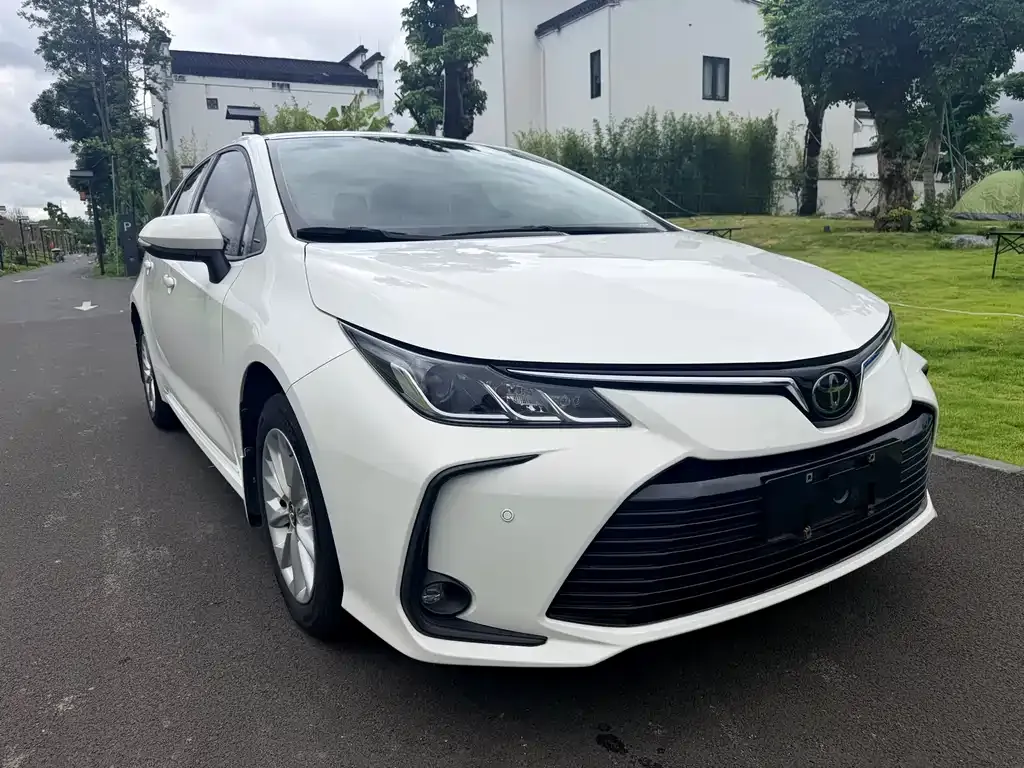 Toyota Corolla — фото 4