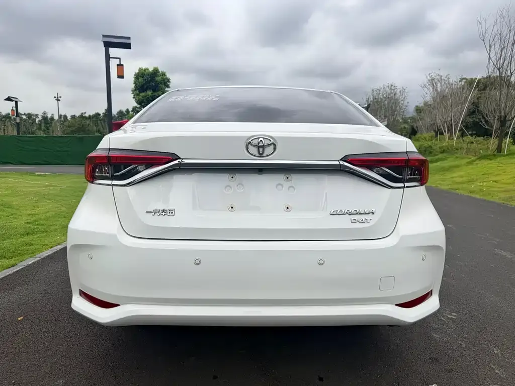 Toyota Corolla — фото 9