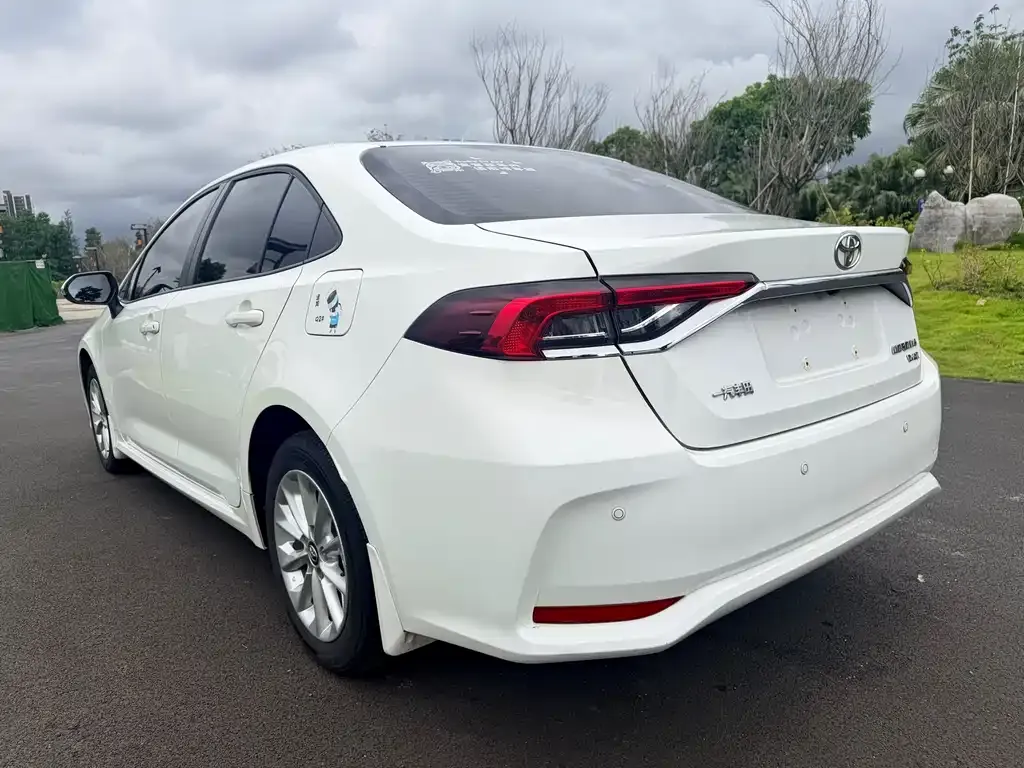 Toyota Corolla — фото 7