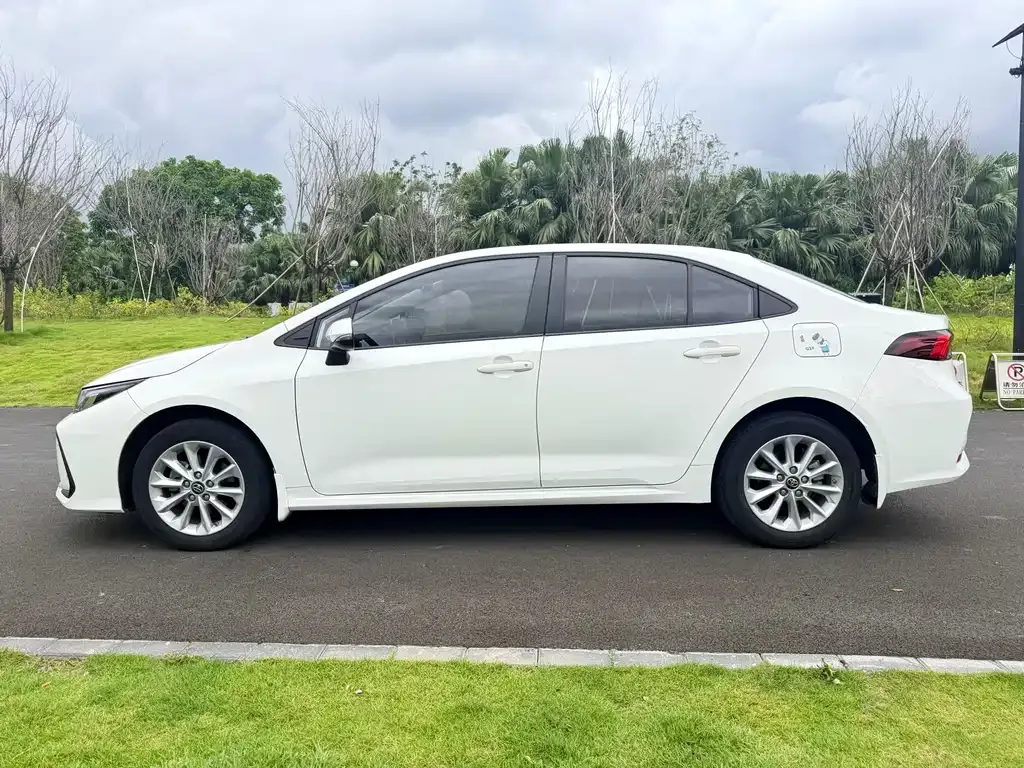 Toyota Corolla — фото 6