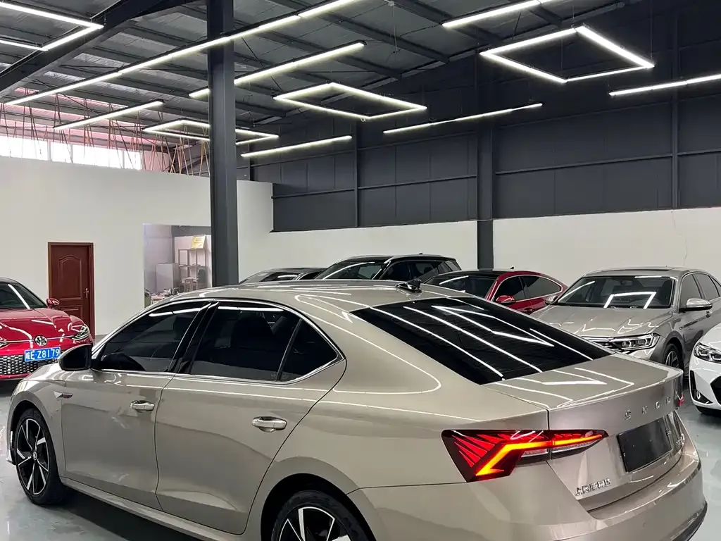 Skoda Octavia — фото 5