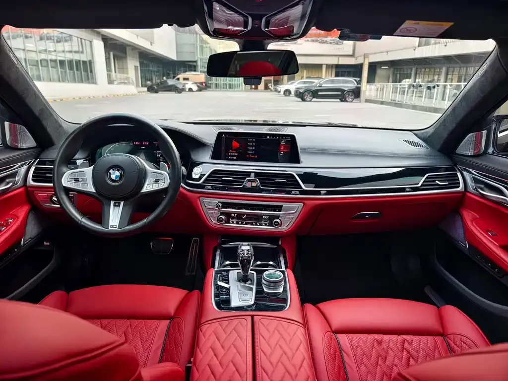 BMW 7 Series — фото 10