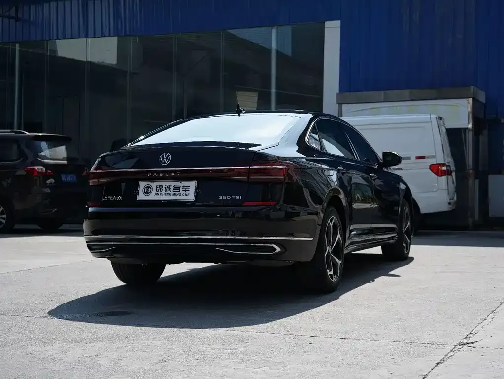 Volkswagen Passat — фото 7