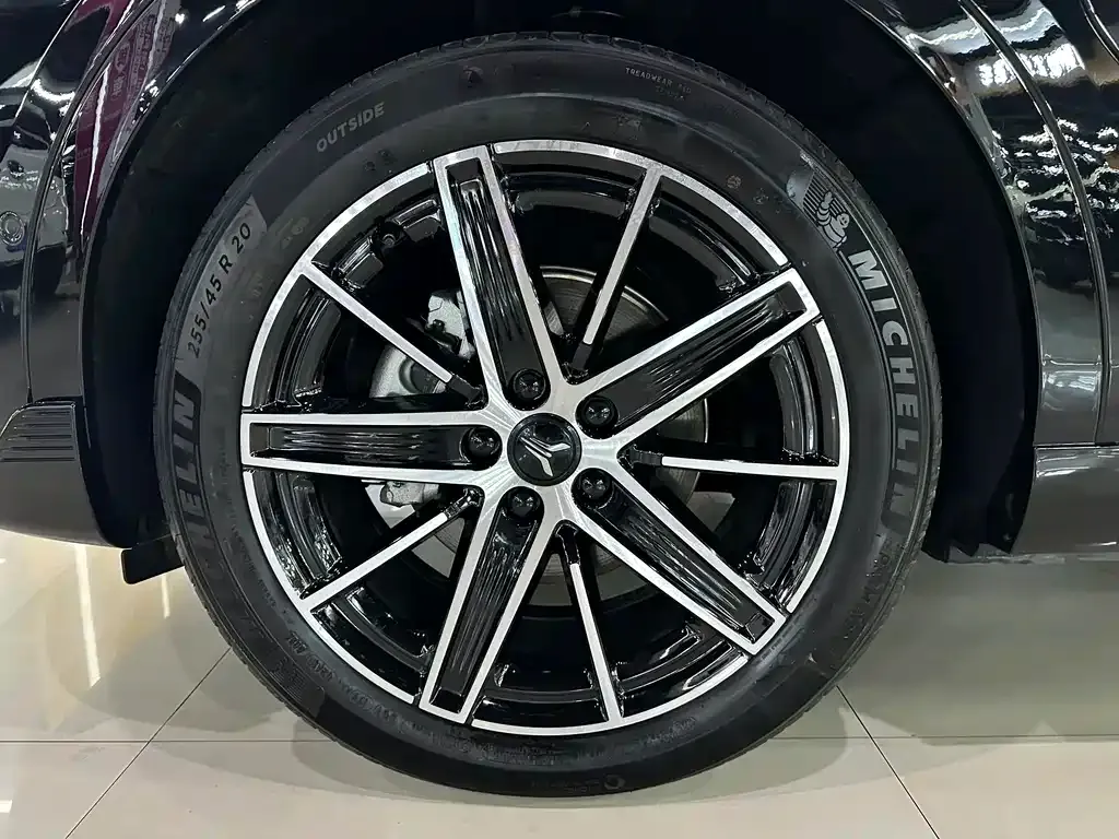 VOYAH Zhiyin — фото 7