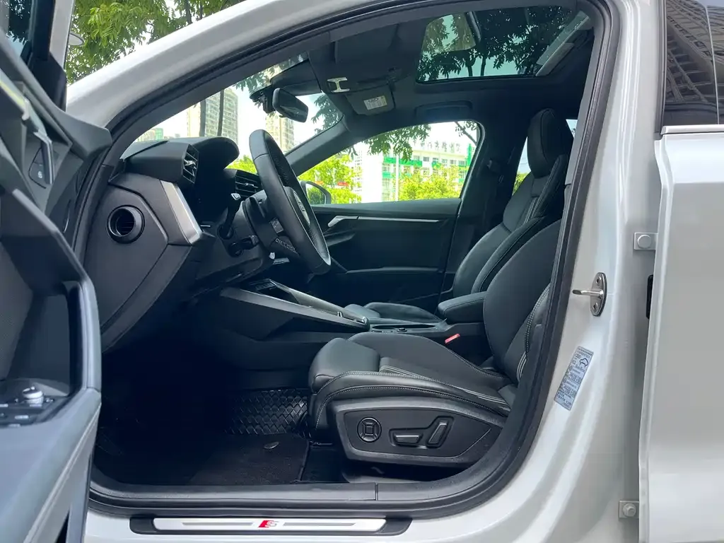 Audi A3 2023 из CN, фото 4