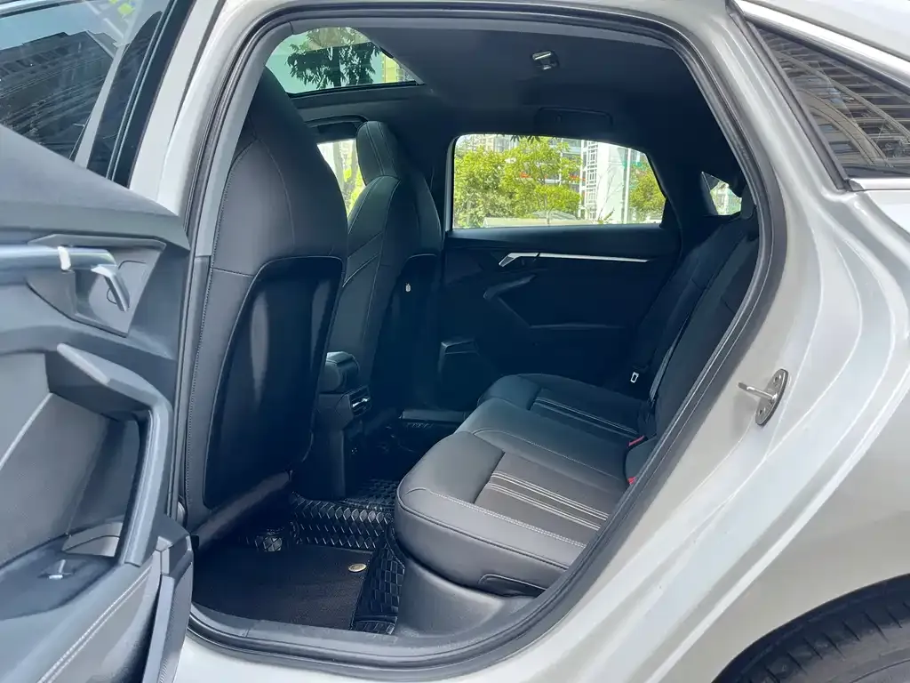 Audi A3 2023 из CN, фото 7