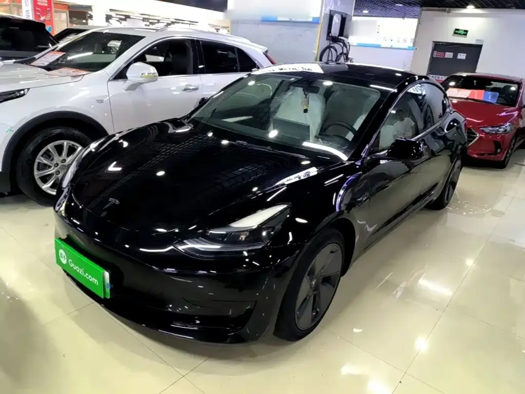 Tesla Model 3 — фото 1
