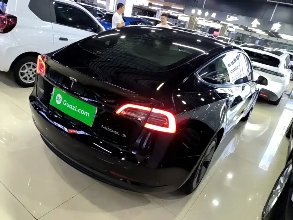 Tesla Model 3 — фото 6