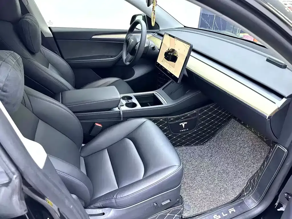 Tesla Model Y — фото 7