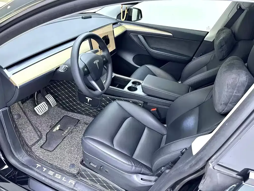 Tesla Model Y — фото 6