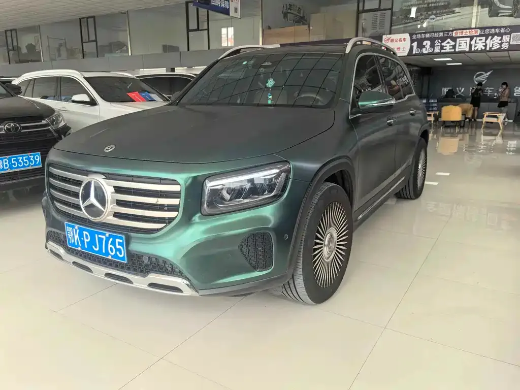 Mercedes-Benz GLB — фото 1