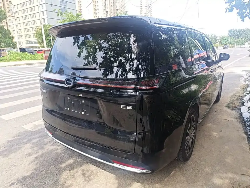 GAC Motor 传祺E8 PHEV — фото 10