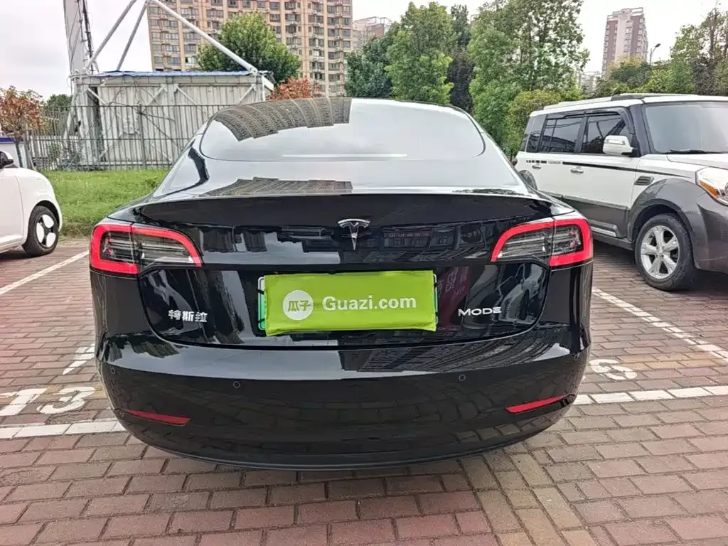 Tesla Model 3 — фото 10