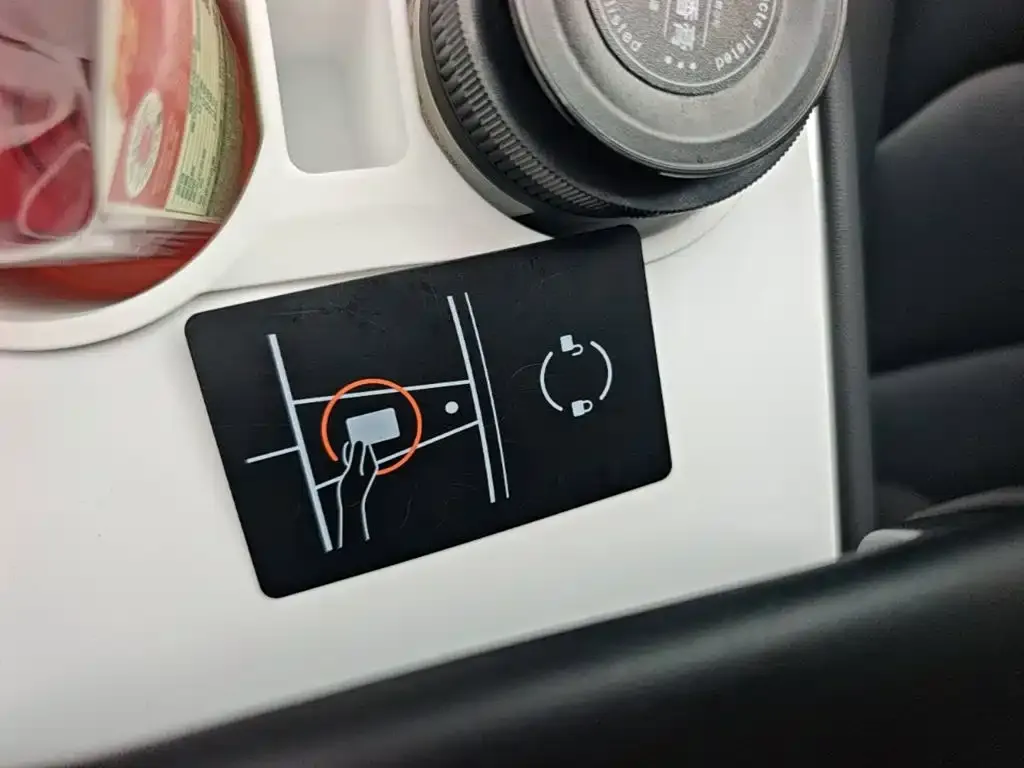 Tesla Model 3 — фото 2