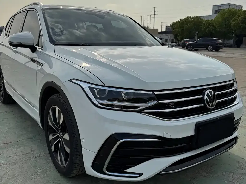 Volkswagen Tiguan L — фото 4