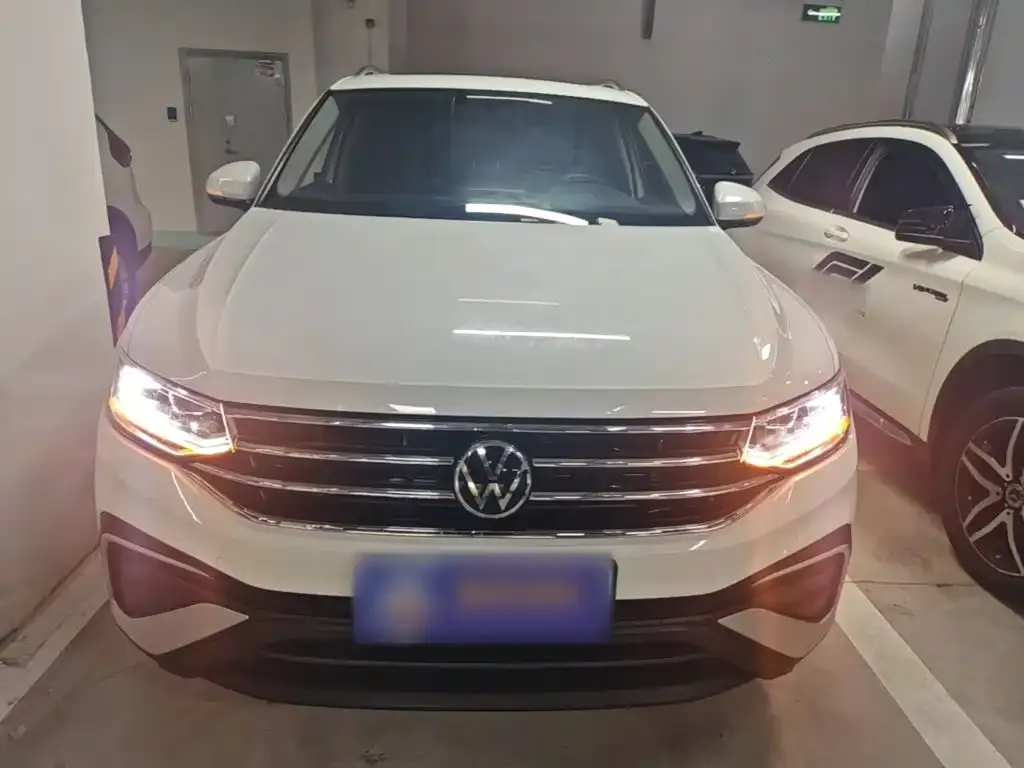 Volkswagen Tiguan L — фото 7