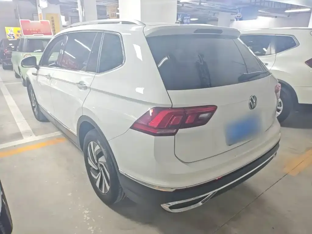 Volkswagen Tiguan L — фото 8