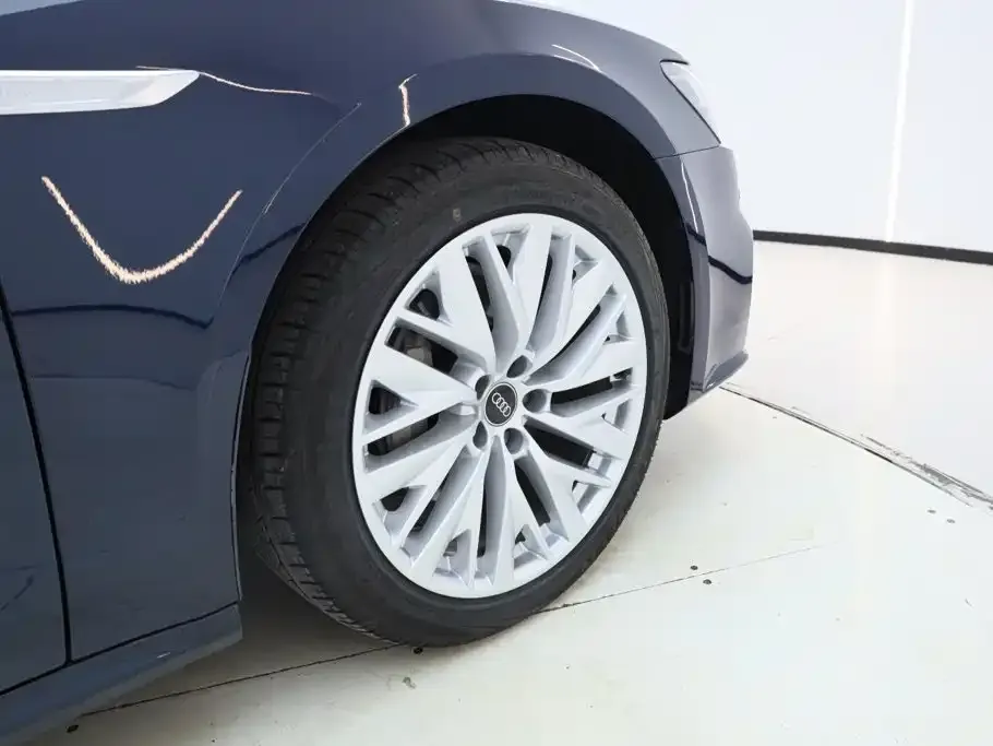 Audi A7L 2024 из CN, фото 9