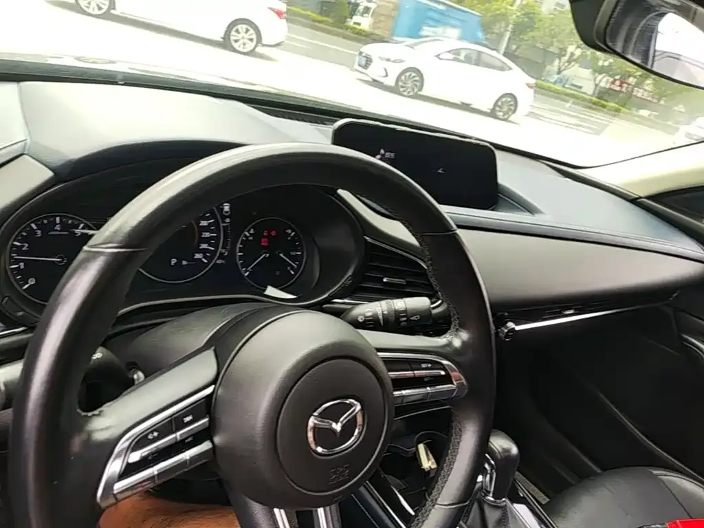 Mazda CX-30 — фото 10