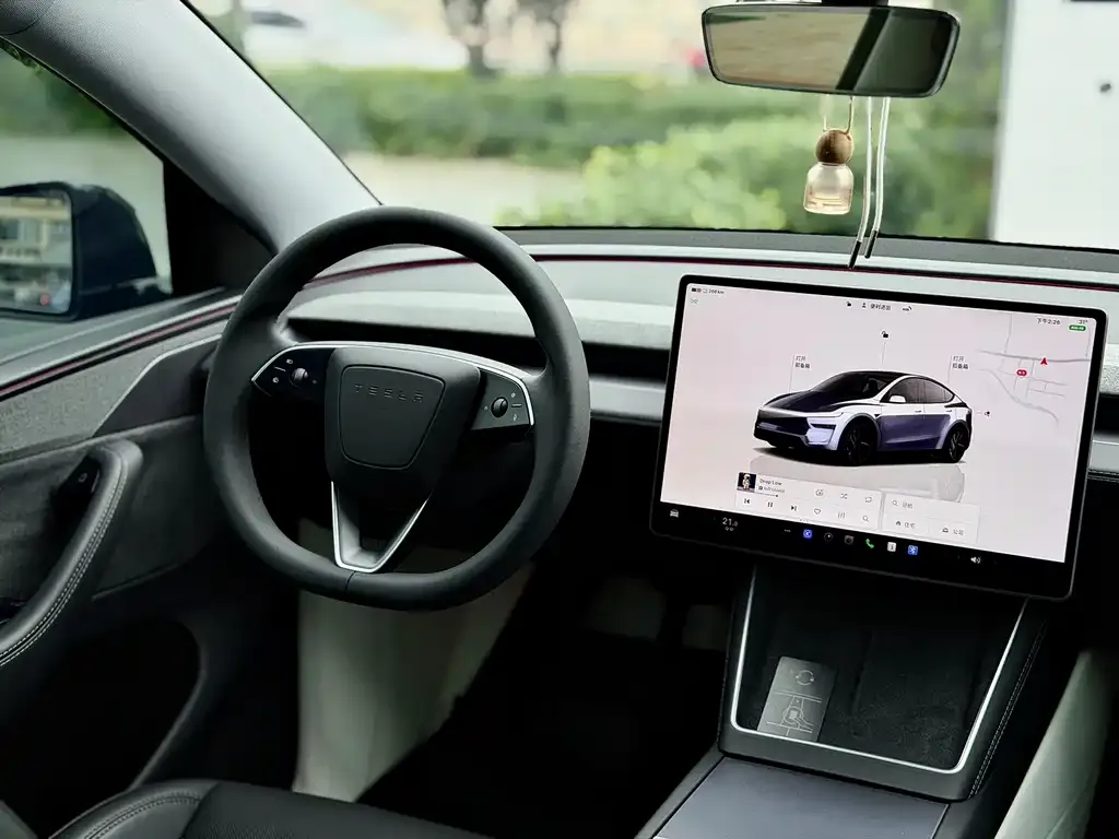 Tesla Model Y — фото 4