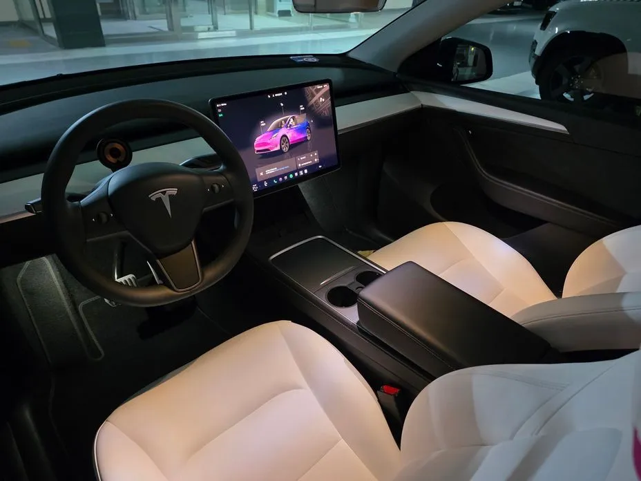Tesla Model Y — фото 10
