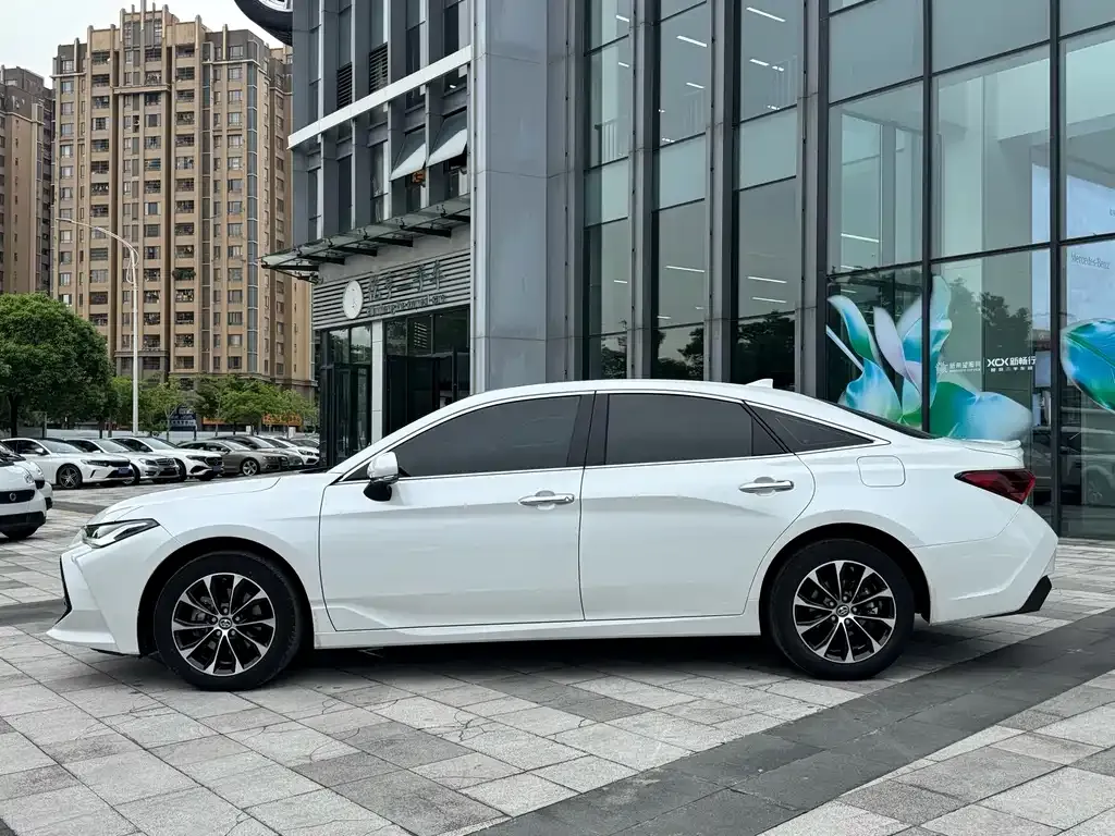 Toyota Avalon — фото 10