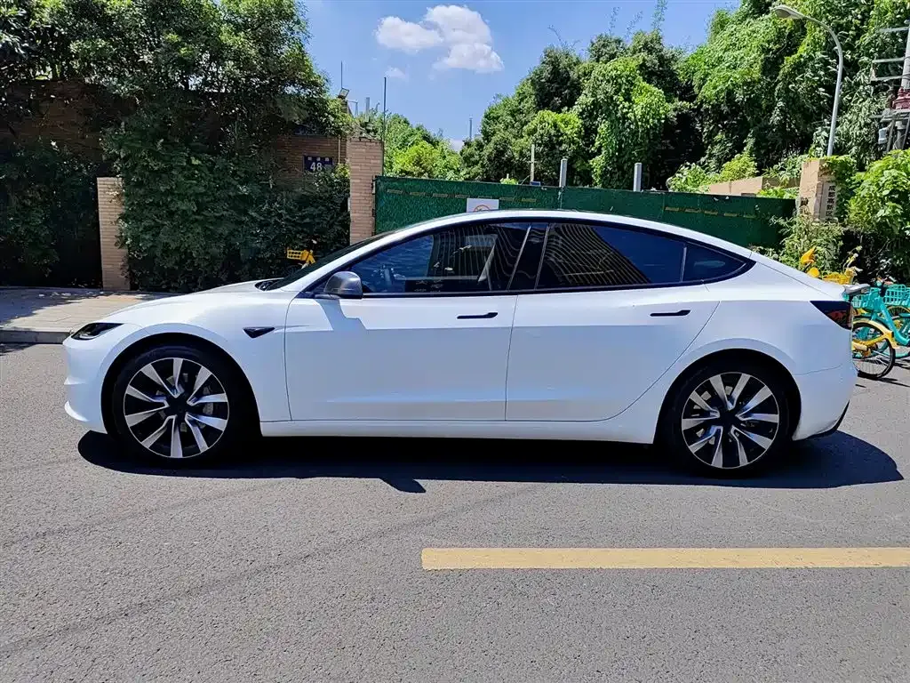 Tesla Model 3 — фото 10
