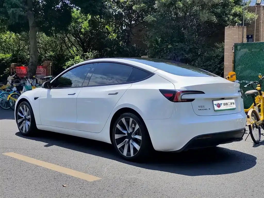 Tesla Model 3 — фото 8
