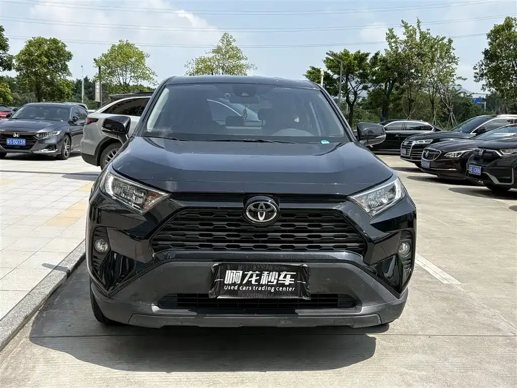 Toyota RAV4 — фото 8