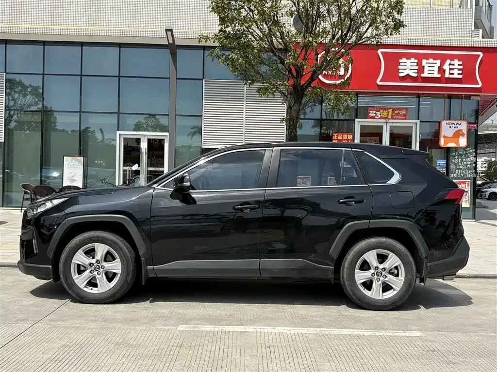 Toyota RAV4 — фото 5