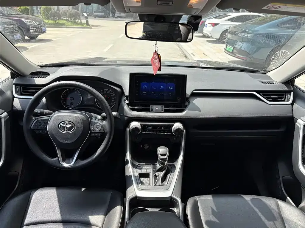 Toyota RAV4 — фото 3