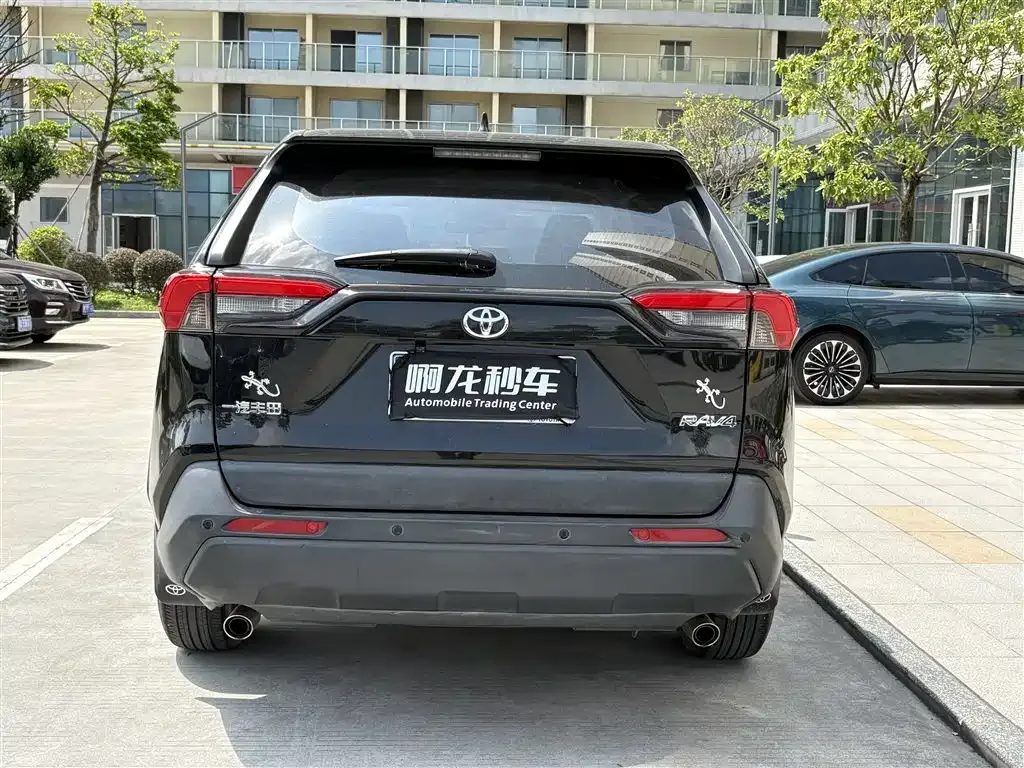 Toyota RAV4 — фото 9