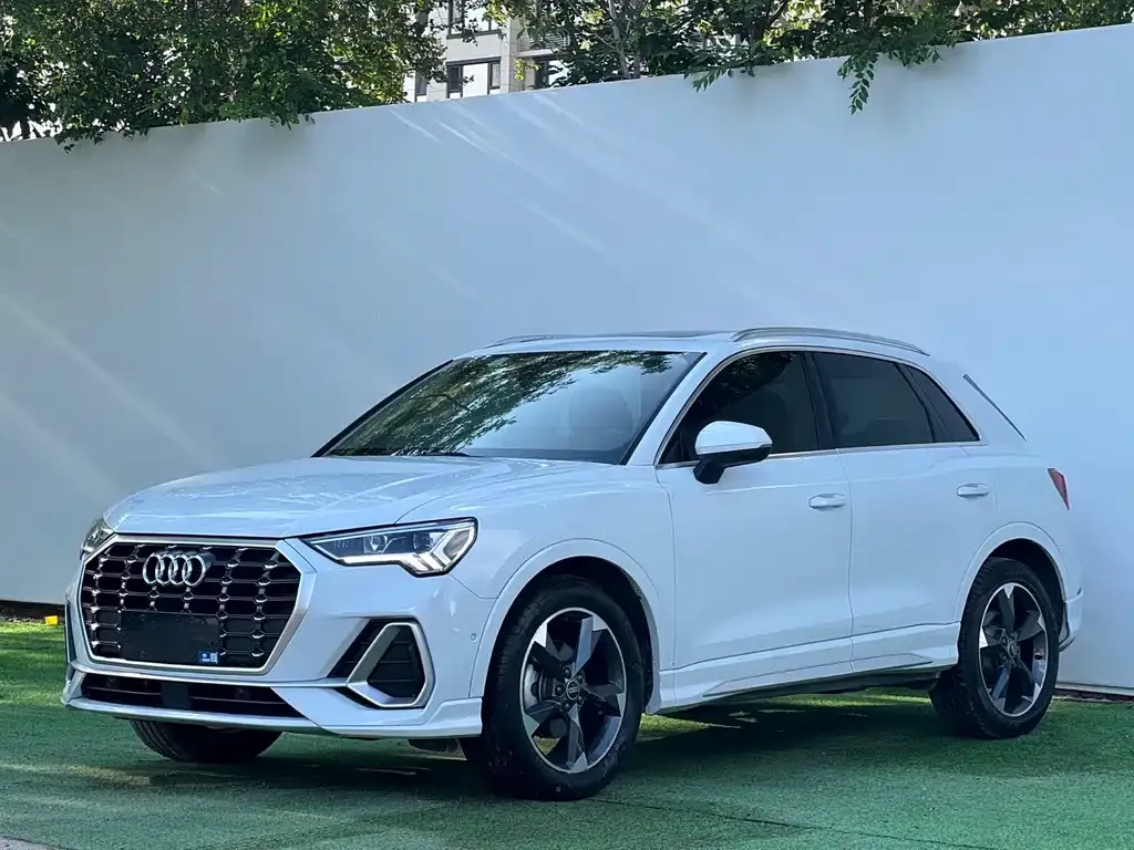 Audi Q3 — фото 1