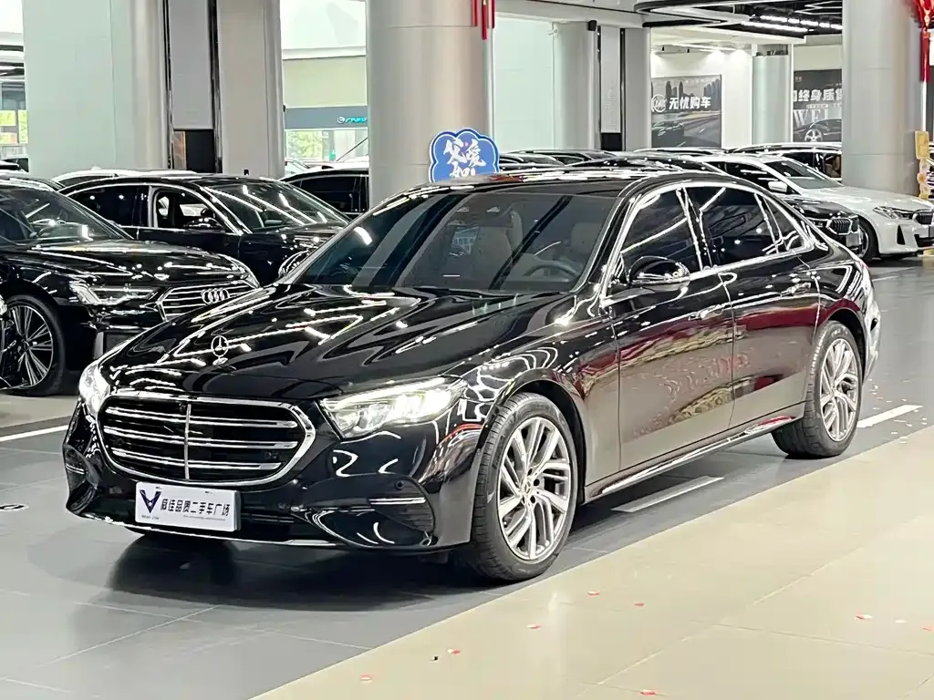 Mercedes-Benz E-Class — фото 1