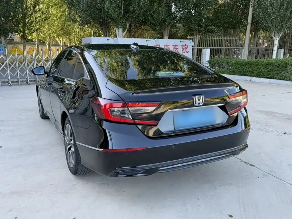 Honda Accord — фото 9