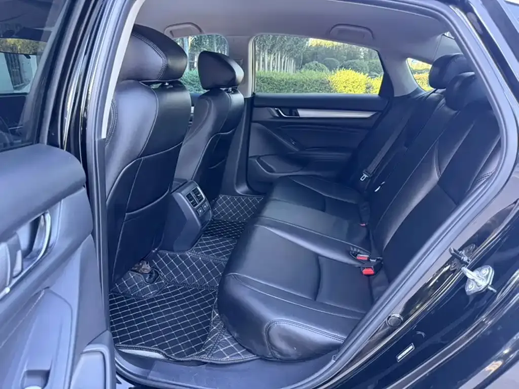 Honda Accord — фото 10