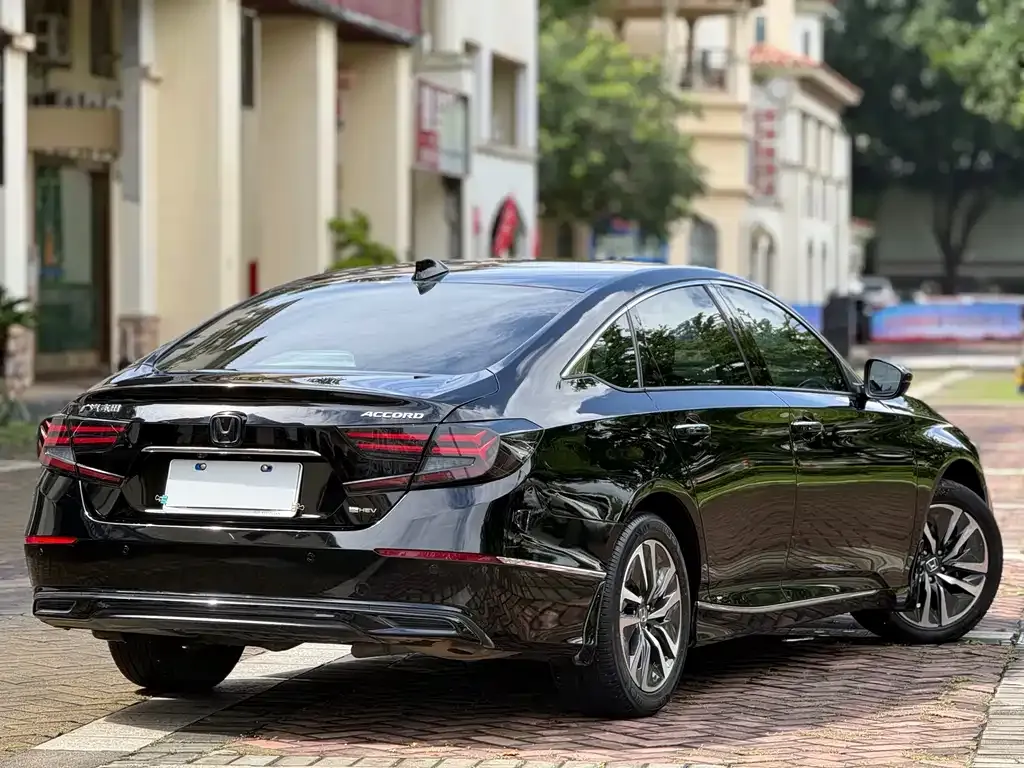 Honda Accord — фото 10