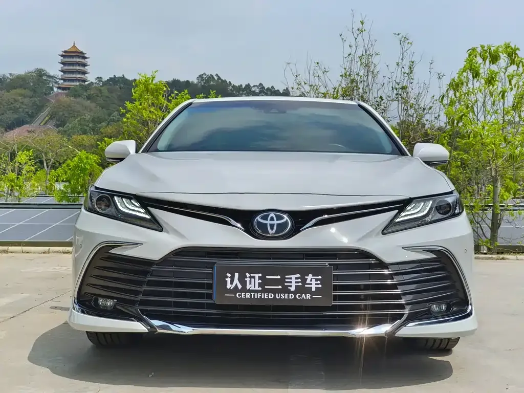 Toyota Camry — фото 3