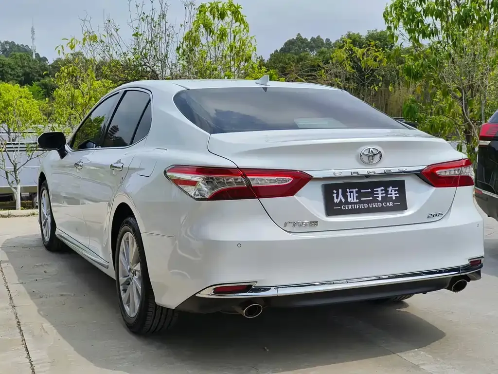 Toyota Camry — фото 10
