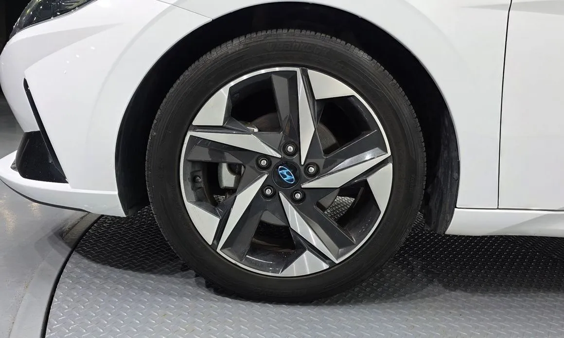 Hyundai AVANTE — фото 3