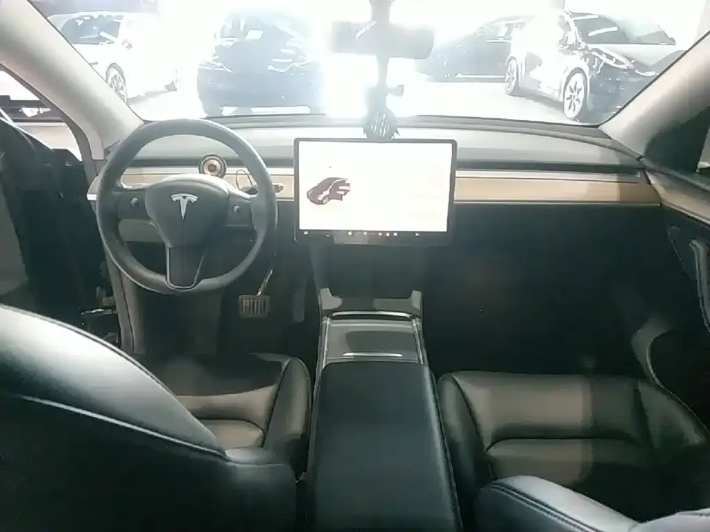 Tesla Model Y — фото 5