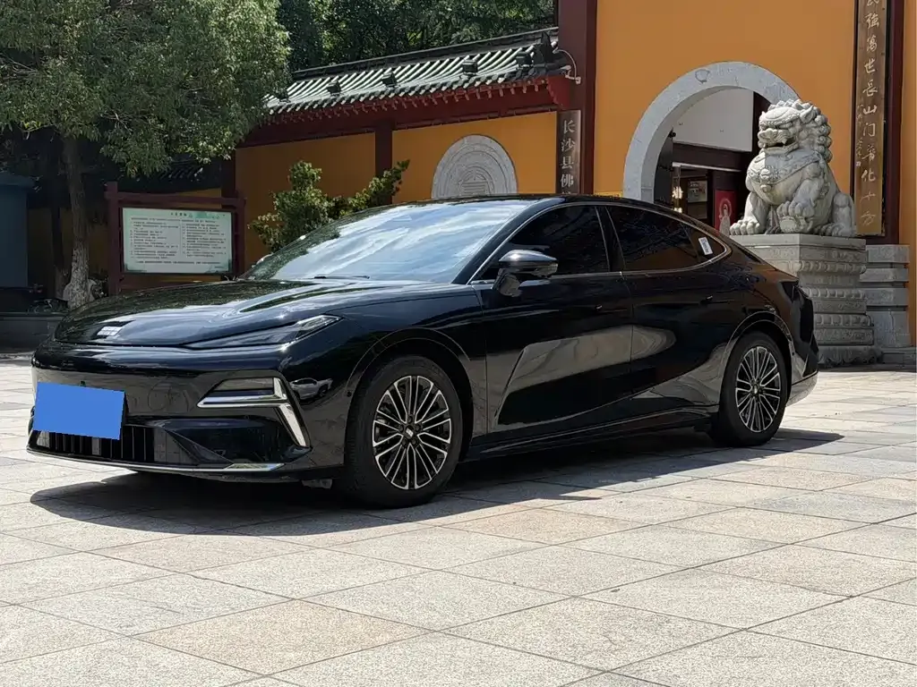 Geely Galaxy Xingyao 8