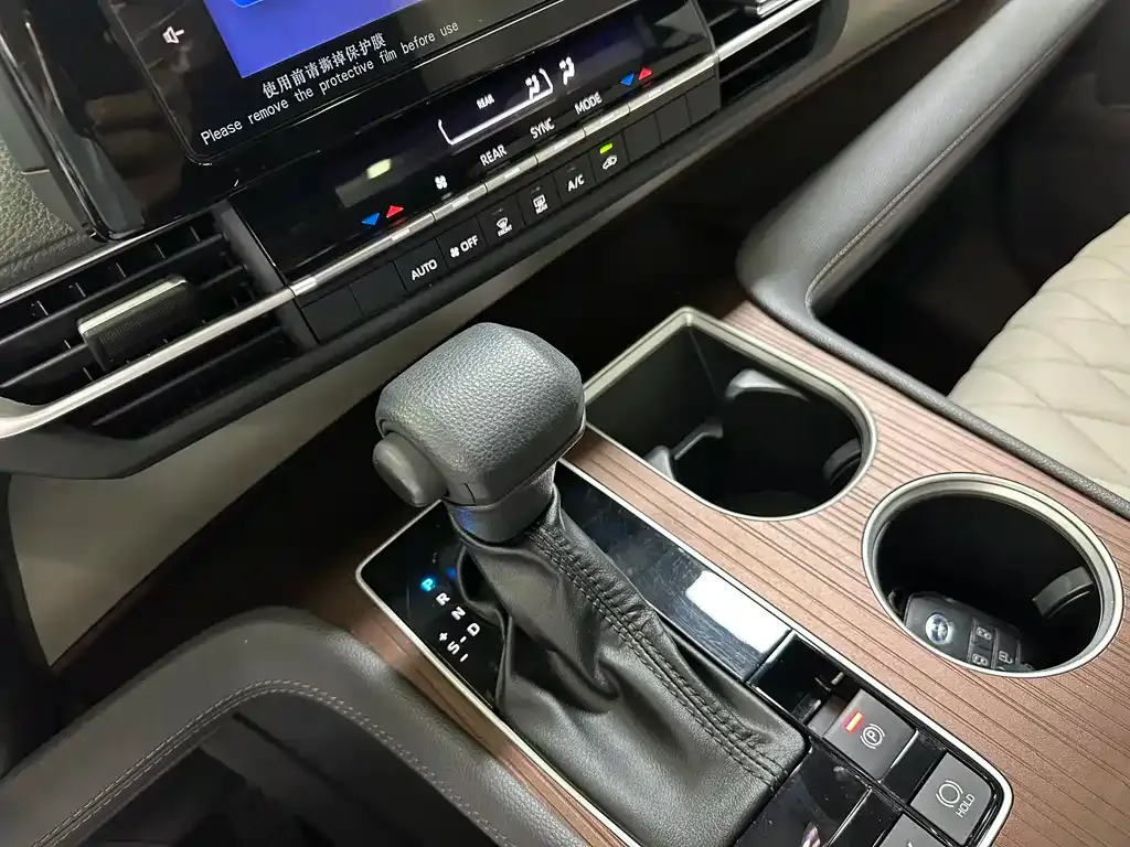 Toyota Sienna — фото 4