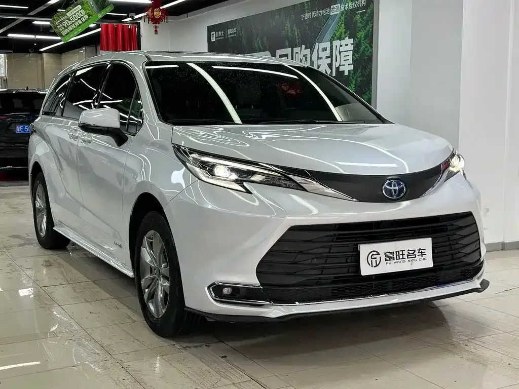 Toyota Sienna — фото 10