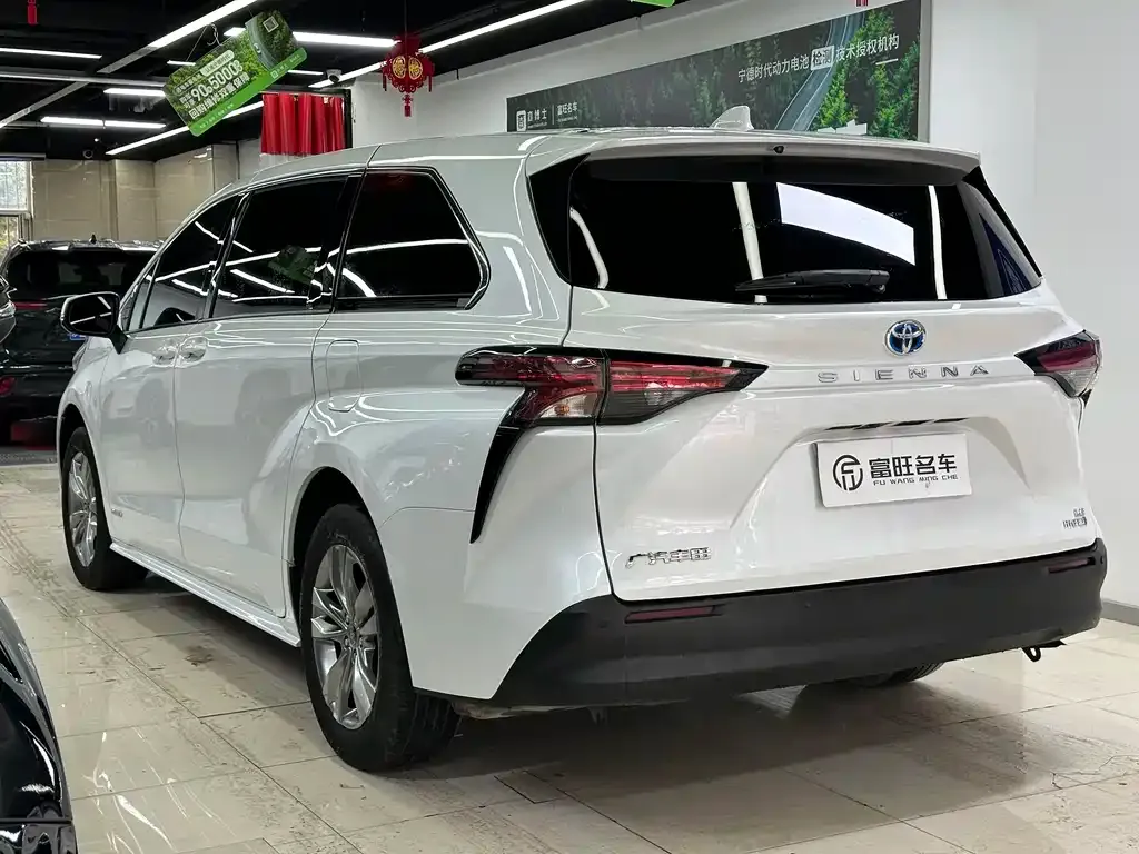 Toyota Sienna — фото 7