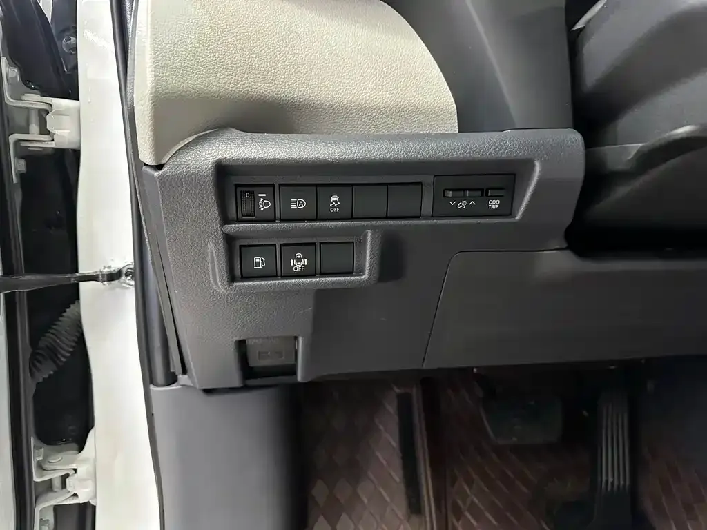 Toyota Sienna — фото 9