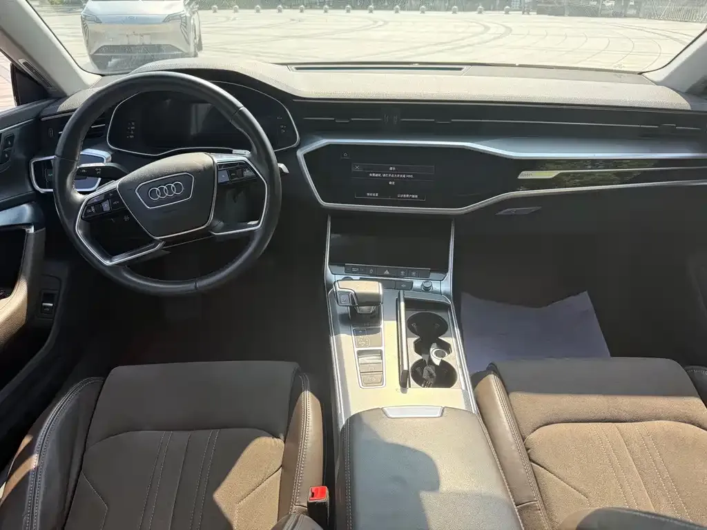 Audi A7L 2024 из CN, фото 4