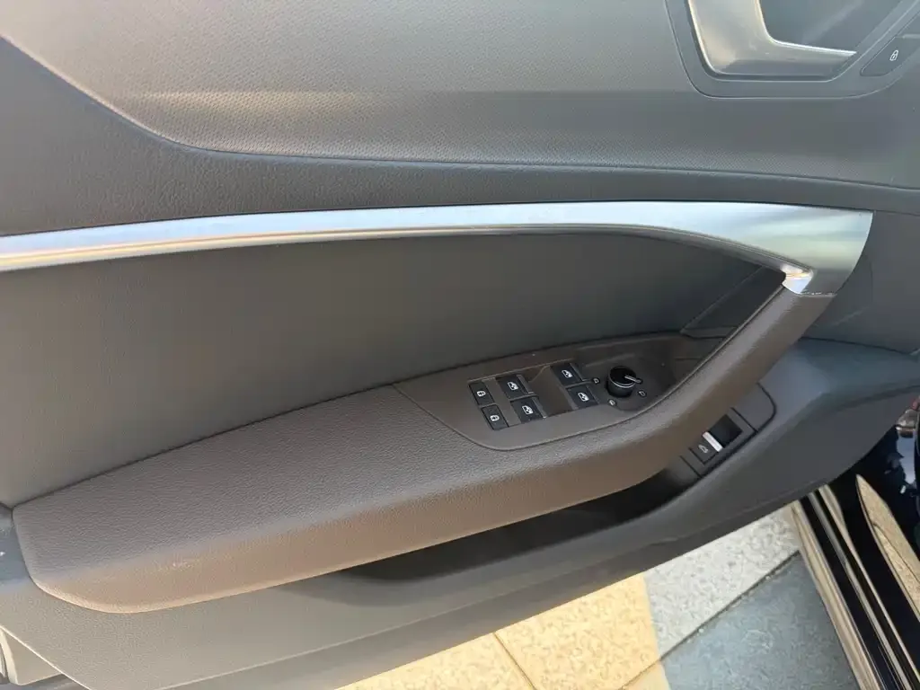Audi A7L 2024 из CN, фото 5