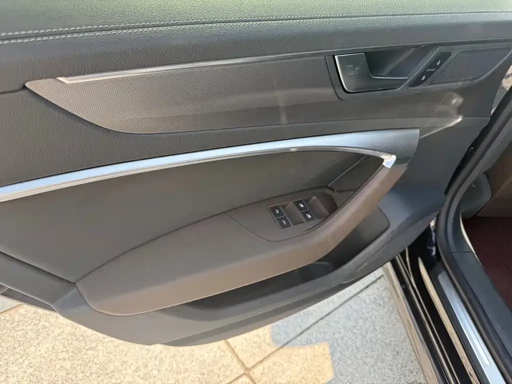 Audi A7L 2024 из CN, фото 7