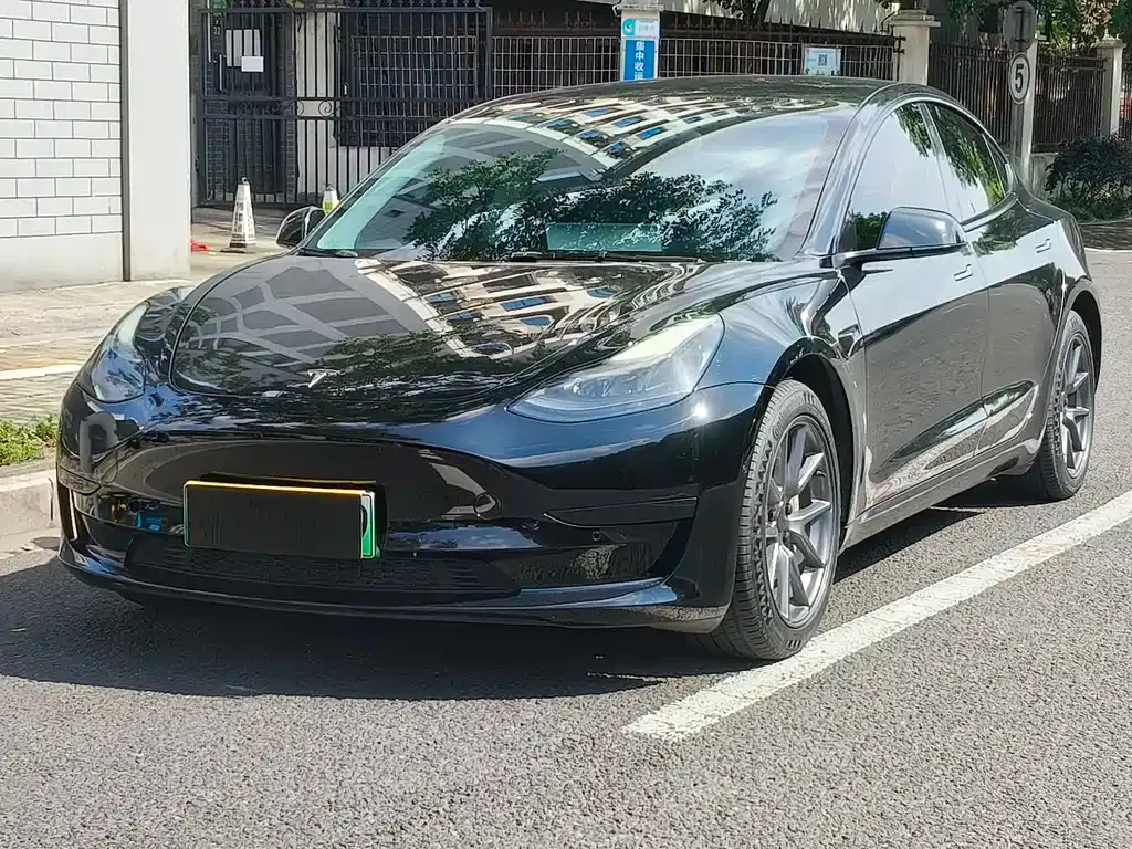 Tesla Model 3 — фото 1
